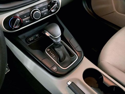 Certified 2025 Kia Soul LX w/ LX Technology Package FWD image 17