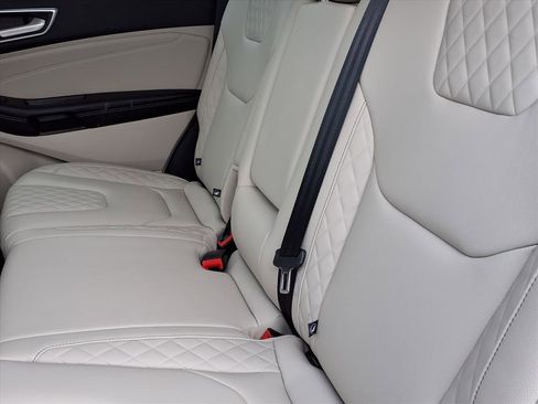 Used 2023 Ford Edge Titanium image 7