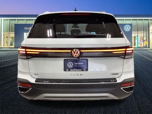 Certified 2025 Volkswagen Taos SE w/ Panoramic Sunroof Package image 6