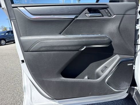 Used 2025 GMC Acadia Elevation image 36