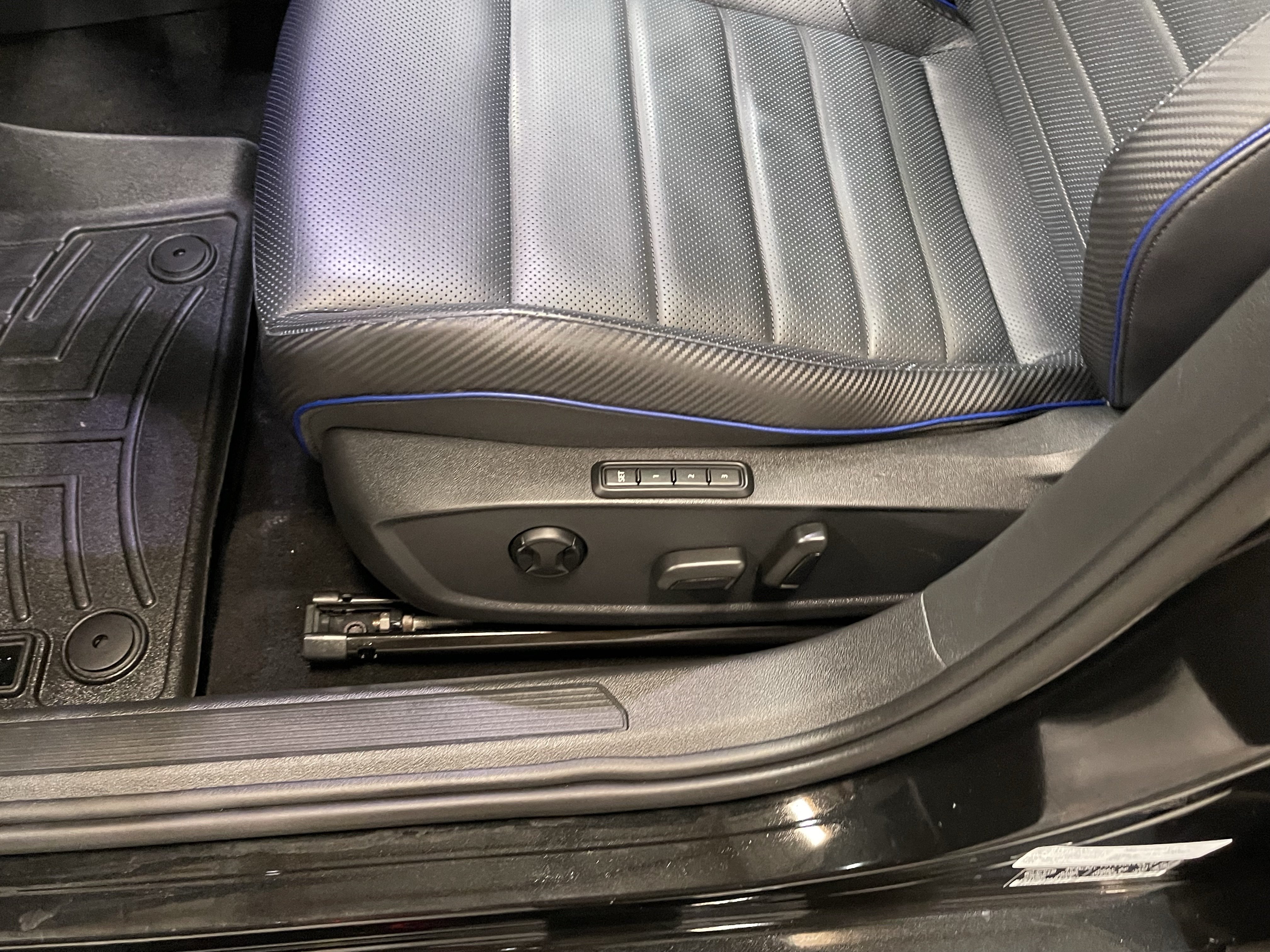 Used 2024 Volkswagen Golf R AWD/4WD image 19