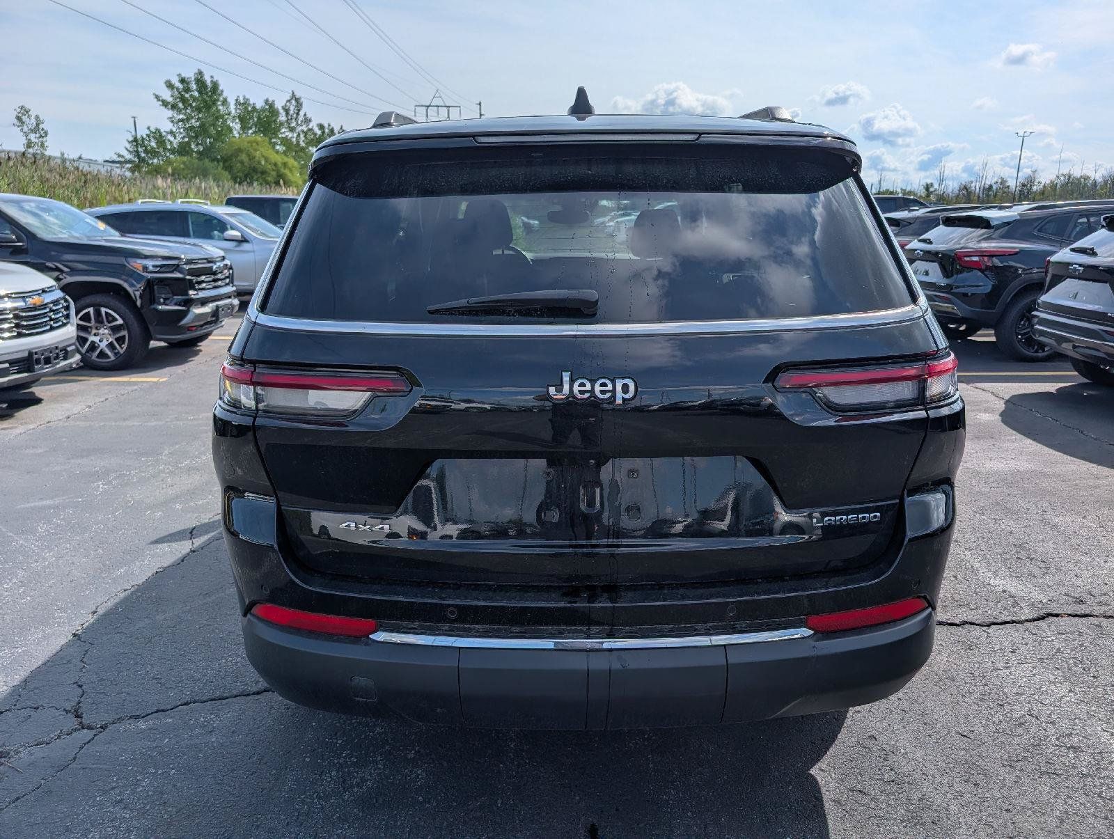 Used 2023 Jeep Grand Cherokee L Laredo AWD/4WD image 10