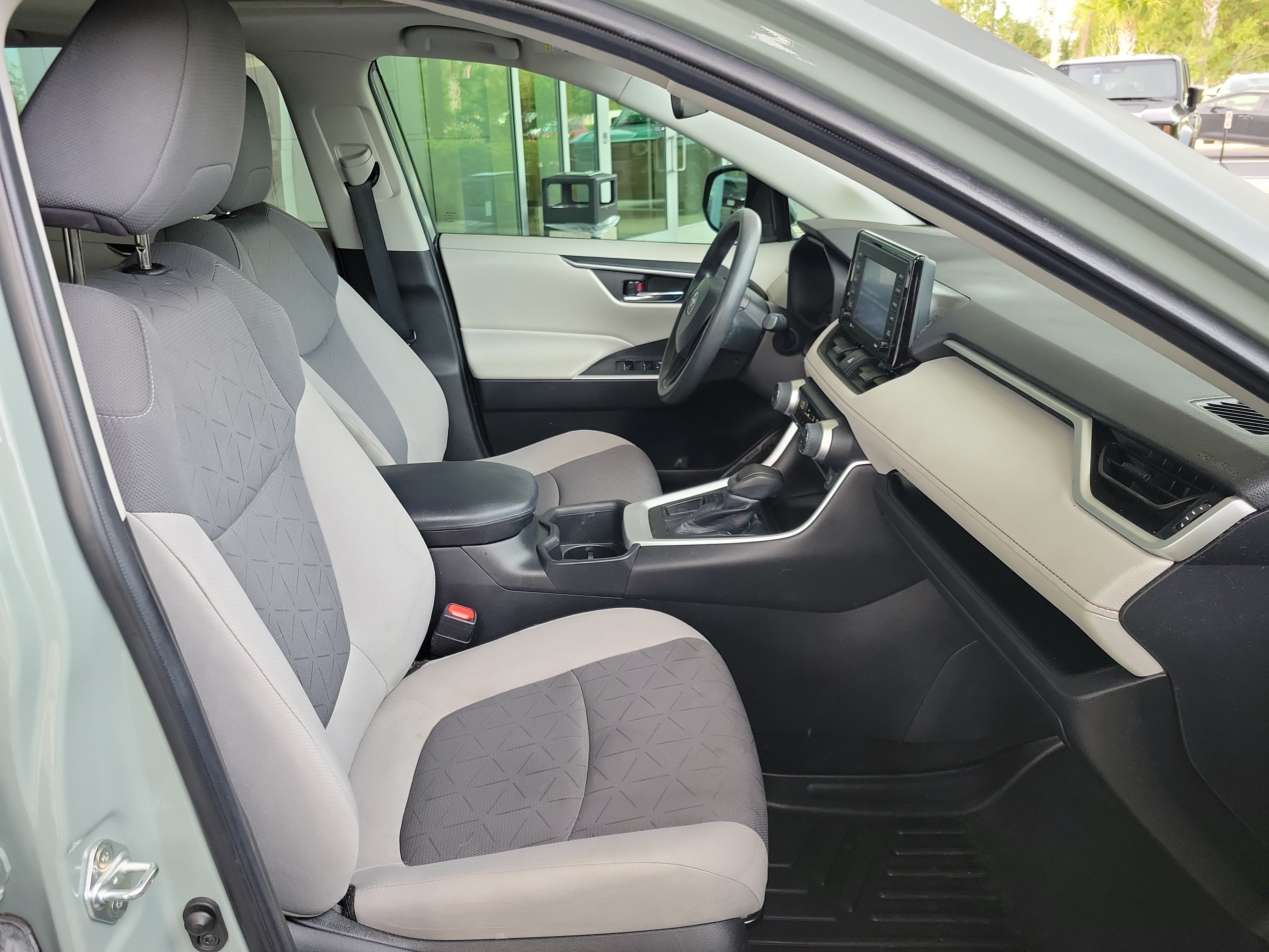 Used 2022 Toyota RAV4 XLE w/ Convenience Package FWD image 34