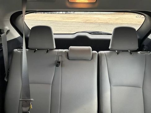 Used 2023 Toyota Highlander L FWD image 13