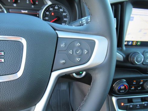 Used 2024 GMC Terrain SLT w/ Infotainment Package II image 20