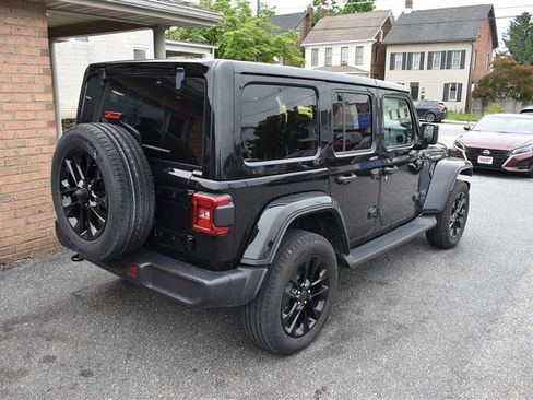 Used 2025 Jeep Wrangler Unlimited Sahara AWD/4WD image 4