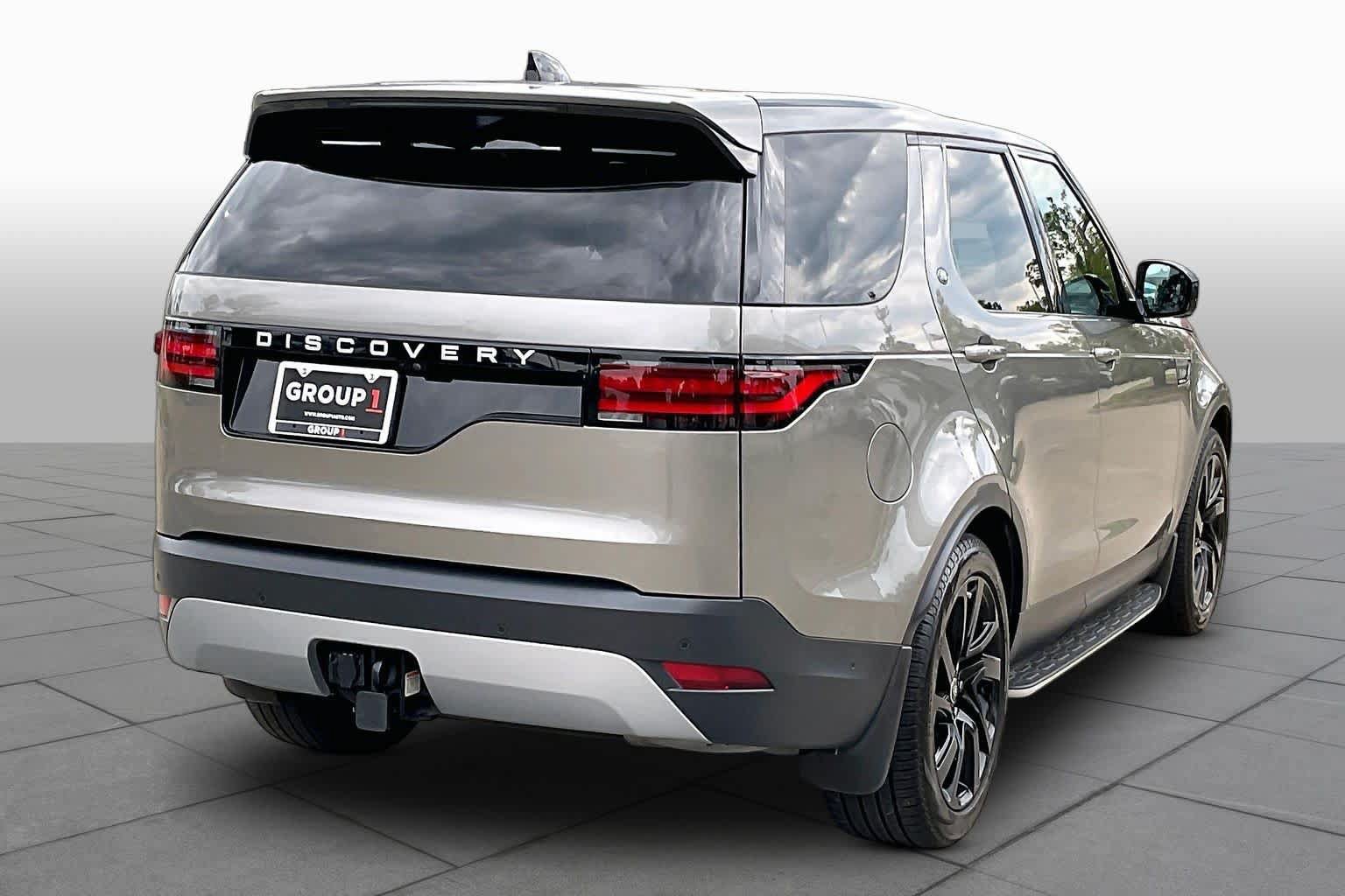Used 2025 Land Rover Discovery S AWD/4WD image 12