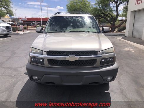 Used 2002 Chevrolet Avalanche 4x4 w/ Off-Road Suspension Pkg image 3