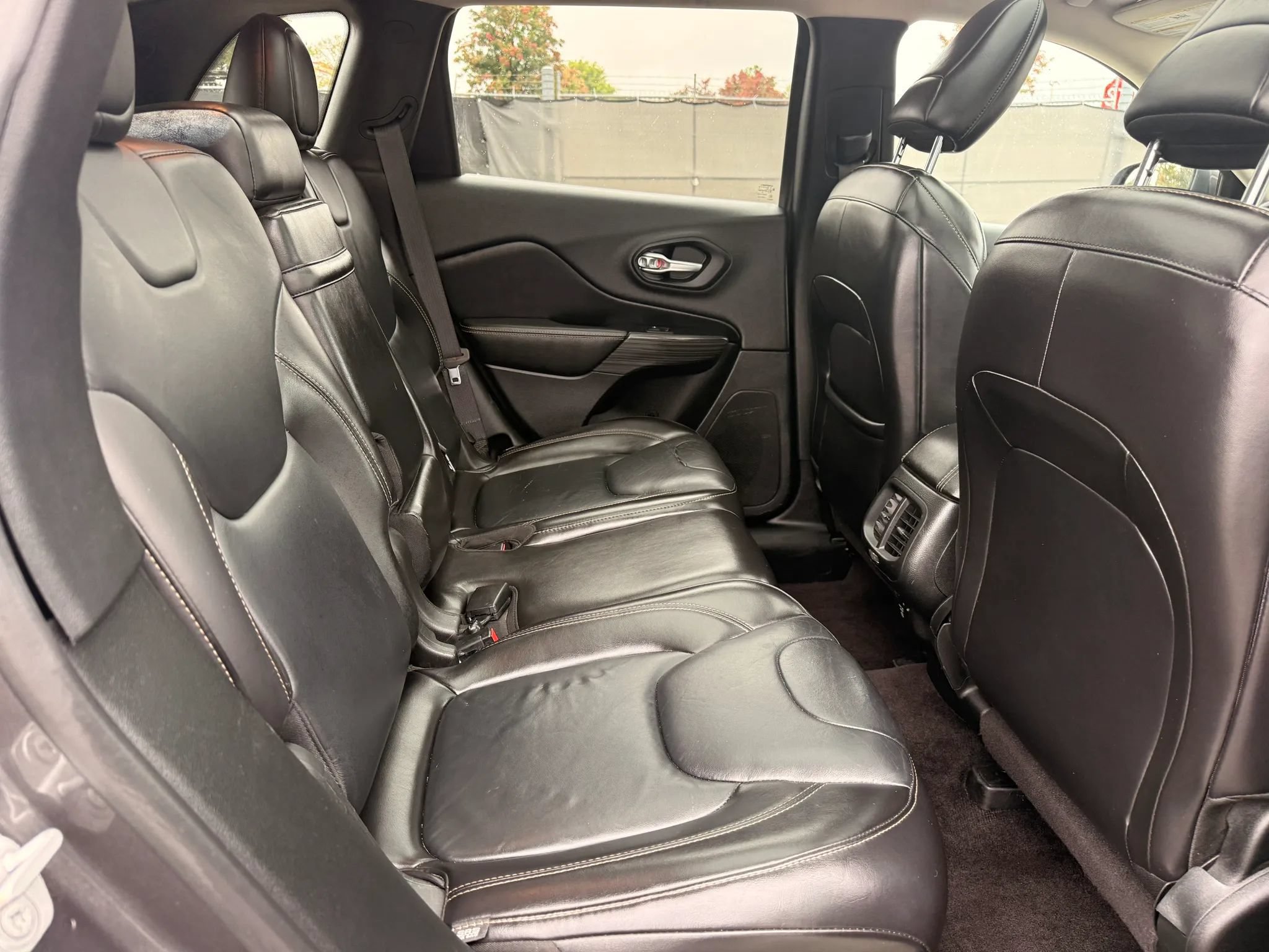 Used 2016 Jeep Cherokee Limited AWD/4WD image 20