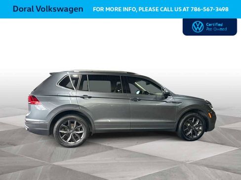Used 2023 Volkswagen Tiguan SE w/ Panoramic Sunroof Package FWD image 9