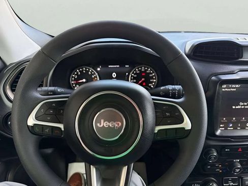 Used 2023 Jeep Renegade Latitude AWD/4WD image 6