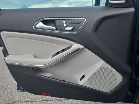 Used 2020 Mercedes-Benz GLA 250 4MATIC w/ Premium Package image 26