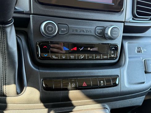 Used 2025 RAM ProMaster 1500 w/ Convenience Group image 20