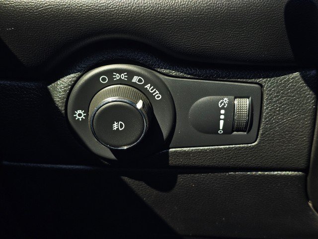 Used 2022 Dodge Durango SXT w/ Blacktop Package AWD/4WD image 35