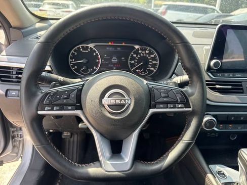 Used 2025 Nissan Altima 2.5 SR FWD image 17