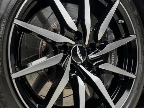 Used 2018 Aston Martin DB11 V12 RWD image 22