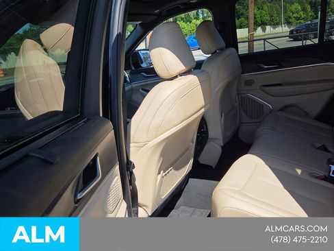 Used 2025 Jeep Grand Cherokee Limited w/ Luxury Tech Group II RWD image 11