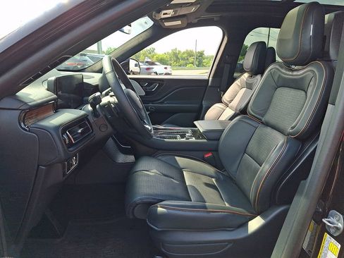 Used 2025 Lincoln Aviator Black Label AWD/4WD image 15