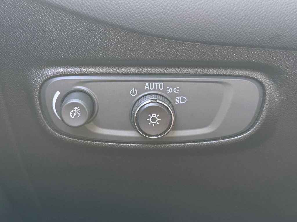 Used 2022 Chevrolet Equinox LS FWD image 34