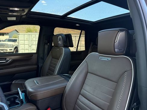 Used 2025 GMC Yukon Denali Ultimate AWD/4WD image 19