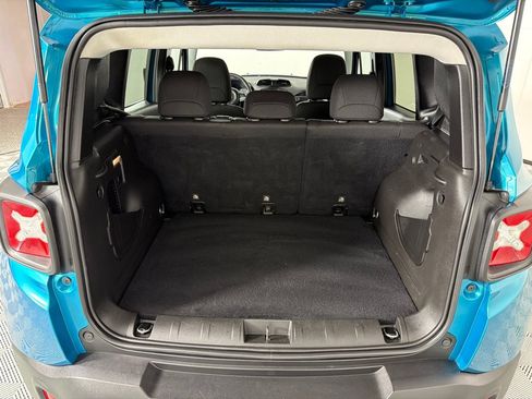 Used 2020 Jeep Renegade Latitude FWD image 18