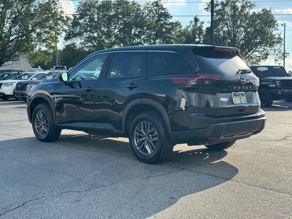 Certified 2026 Nissan Rogue SV FWD image 5