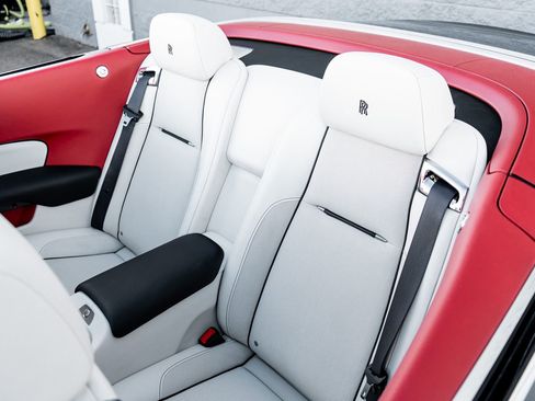 Used 2017 Rolls-Royce Dawn image 34