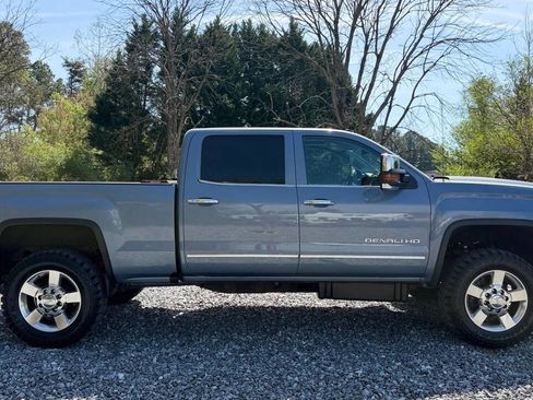 Used 2016 GMC Sierra 2500 Denali w/ Duramax Plus Package AWD/4WD image 10