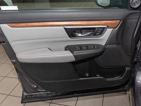 Used 2018 Honda CR-V Touring image 9