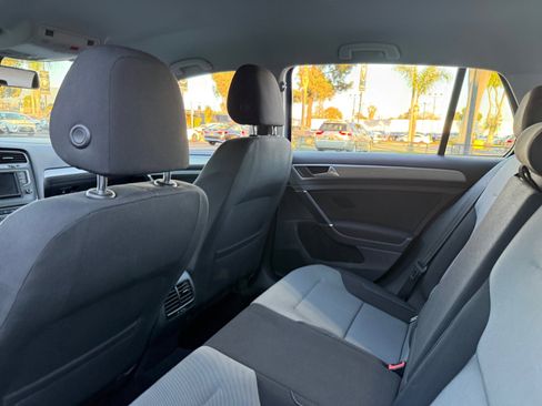 Used 2016 Volkswagen e-Golf SE image 16