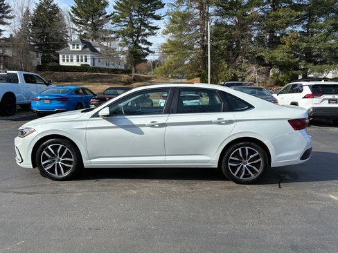 Used 2025 Volkswagen Jetta SE w/ Sunroof Package image 11