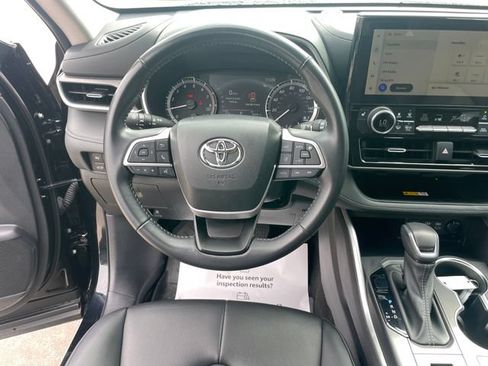 Used 2023 Toyota Highlander XLE AWD/4WD image 23