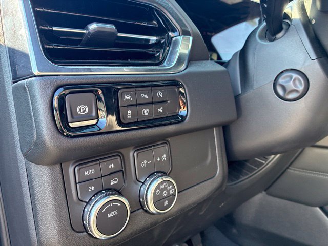 Used 2025 GMC Yukon XL Denali AWD/4WD image 4