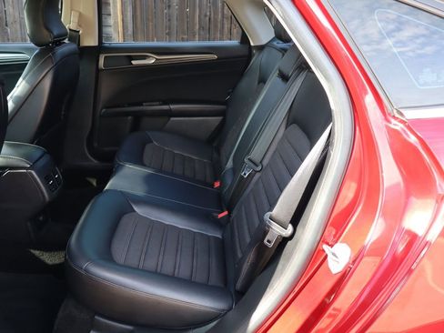 Used 2017 Ford Fusion SE w/ Equipment Group 201A image 20