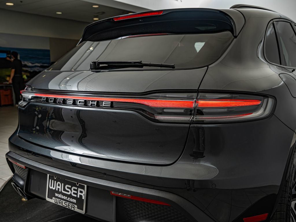 Certified 2026 Porsche Macan AWD/4WD image 19