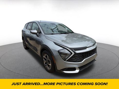 Used 2024 Kia Sportage LX image 1