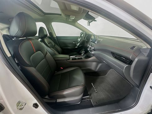 Used 2024 Nissan Sentra SR w/ SR Premium Package image 30