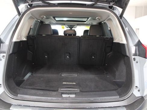 Used 2023 Nissan Rogue SL w/ SL Premium Package image 13