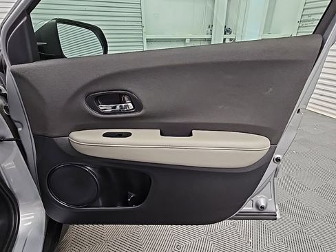 Used 2020 Honda HR-V LX image 35