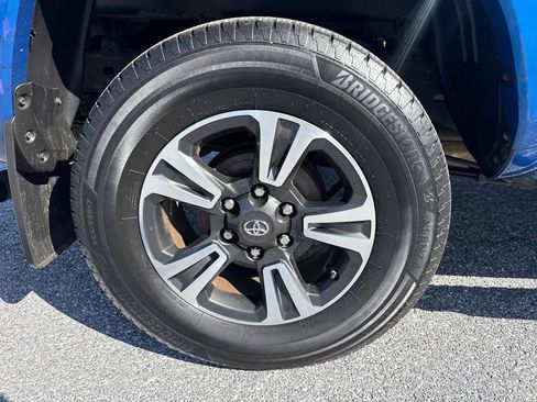 Used 2016 Toyota Tacoma TRD Sport w/ Premium & Technology Package AWD/4WD image 32