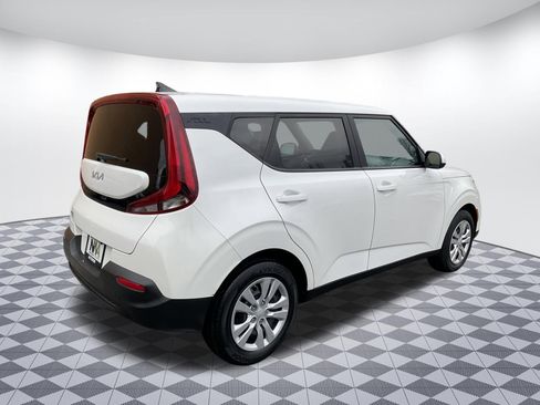 Used 2022 Kia Soul LX FWD image 3