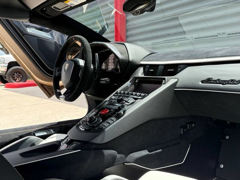 Used 2020 Lamborghini Aventador SVJ AWD/4WD image 42