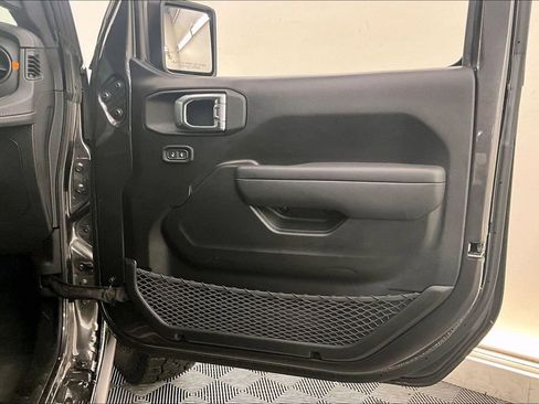 Used 2025 Jeep Gladiator Mojave image 25