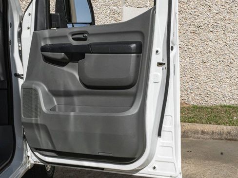 Used 2020 Nissan NV 2500 SV image 40