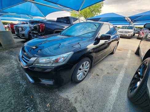 Used 2015 Honda Accord Touring image 2