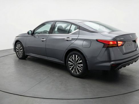 Used 2025 Nissan Altima 2.5 SV FWD image 6