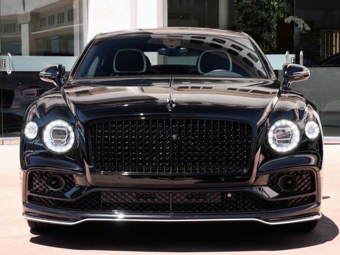 Used 2022 Bentley Flying Spur Plug-In Hybrid AWD/4WD image 14