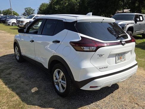 Used 2023 Nissan Kicks S FWD image 11