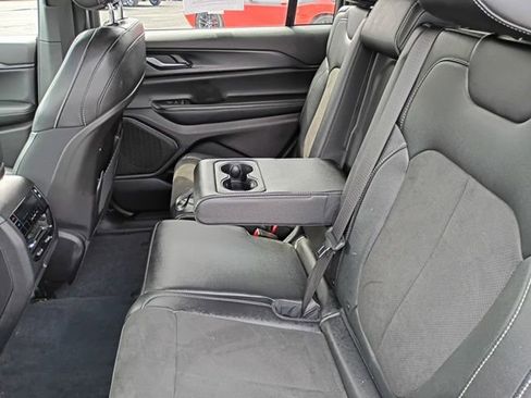 Used 2023 Jeep Grand Cherokee L Laredo image 19