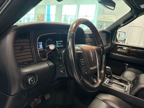 Used 2017 Lincoln Navigator L Reserve AWD/4WD image 17